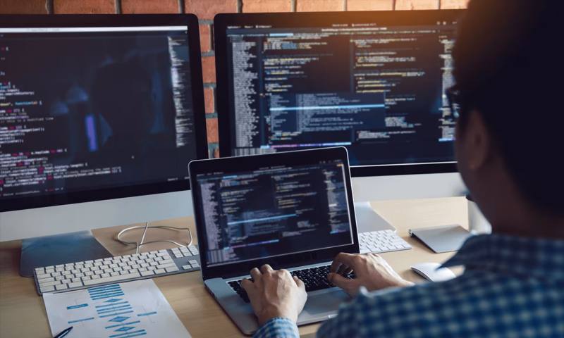 数据科学选型:R与Python如何赋能襄城区网站建设?